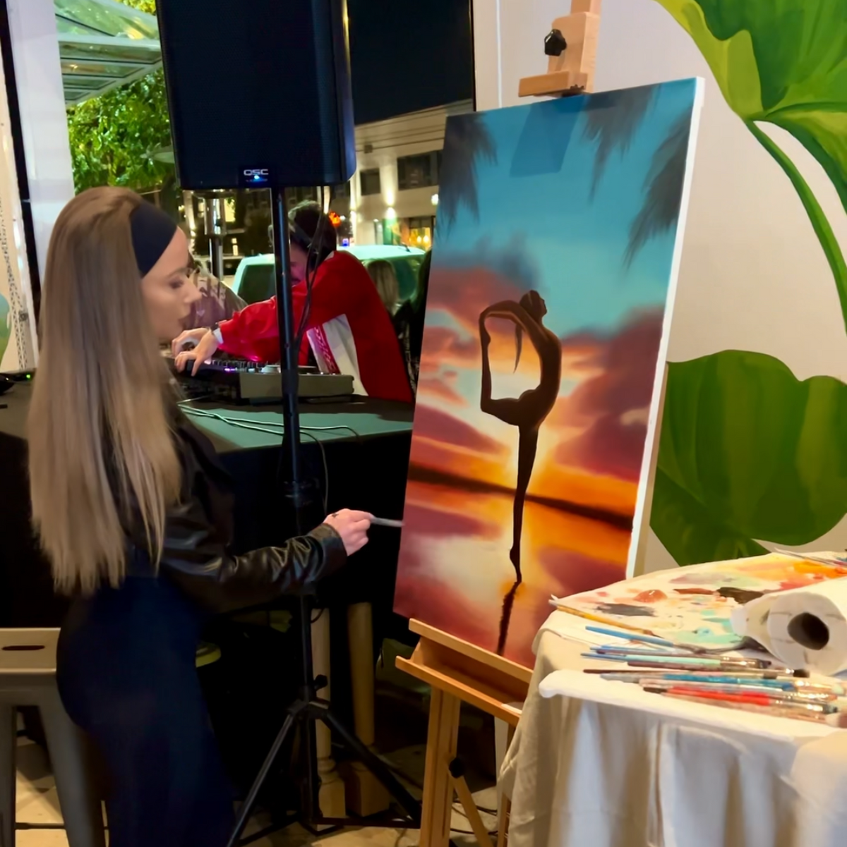 Frida Davidsson creating a live painting at an event in Los Angeles